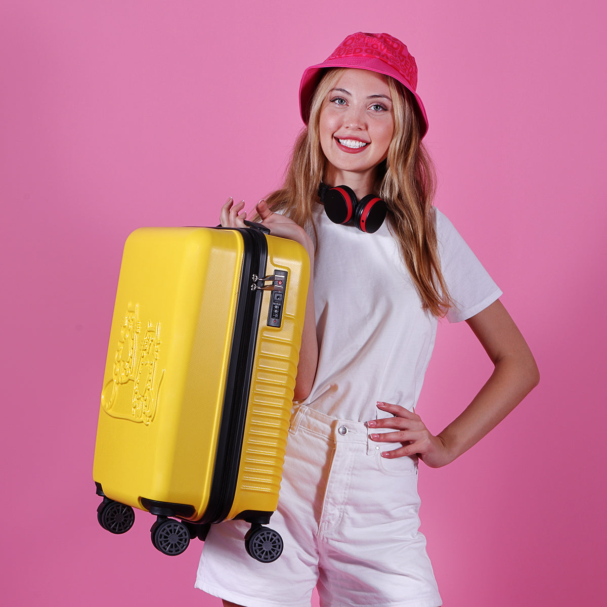 Biggdesign Cats Koffer Klein in Gelb mit Katzenmuster, ideal für Kurztrips und Handgepäck.