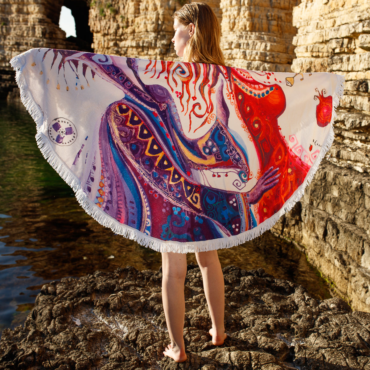 Biggdesign Love rundes Badetuch mit tropischem Muster, ideal für Strand und Freizeit, 150 cm Durchmesser.