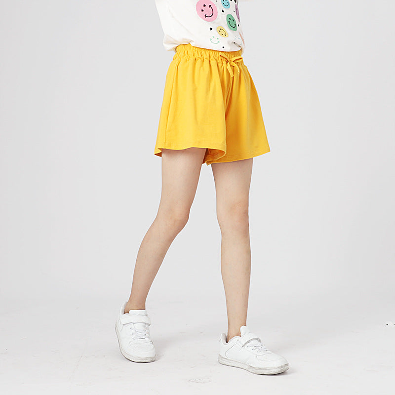 Children's solid color shorts in various colors, made from soft cotton, suitable for summer wear.