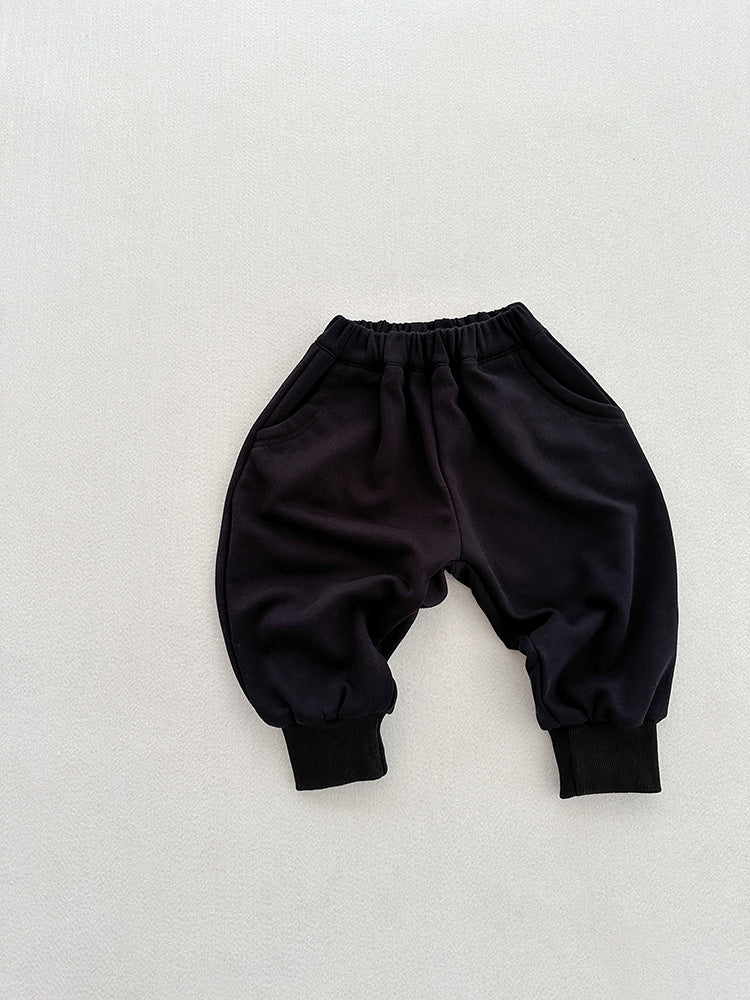 Children's black solid color sportswear pants made of cotton, suitable for boys and girls, perfect for casual wear in spring and autumn.