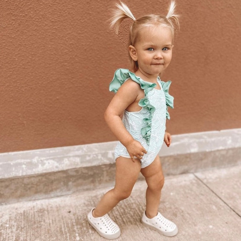 A modern curbside pickup service showcasing a vehicle parked outside a store, ready for order collection.
