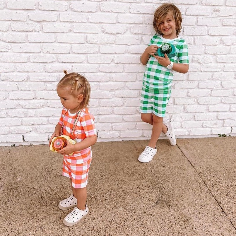 A modern curbside pickup service showcasing a vehicle parked outside a store, ready for order collection.