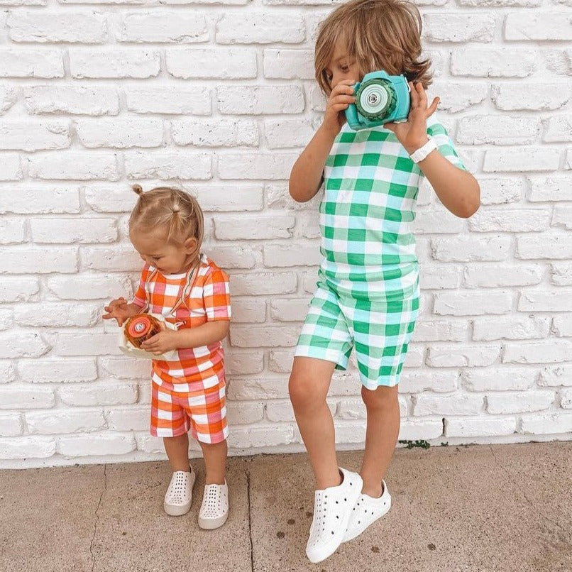 A modern curbside pickup service showcasing a vehicle parked outside a store, ready for order collection.