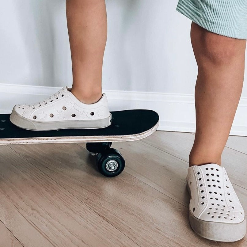 A modern curbside pickup service showcasing a vehicle parked outside a store, ready for order collection.