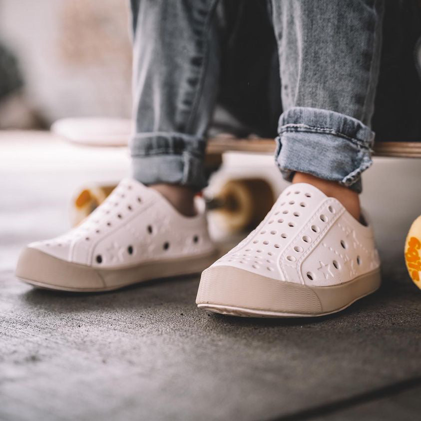 A modern curbside pickup service showcasing a vehicle parked outside a store, ready for order collection.