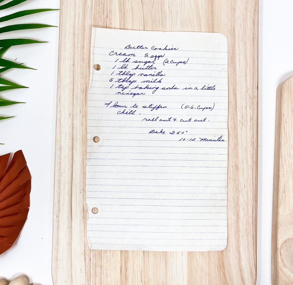 Custom Handwritten Cutting Board featuring a personalized handwritten recipe and decorative design, showcasing its unique craftsmanship.