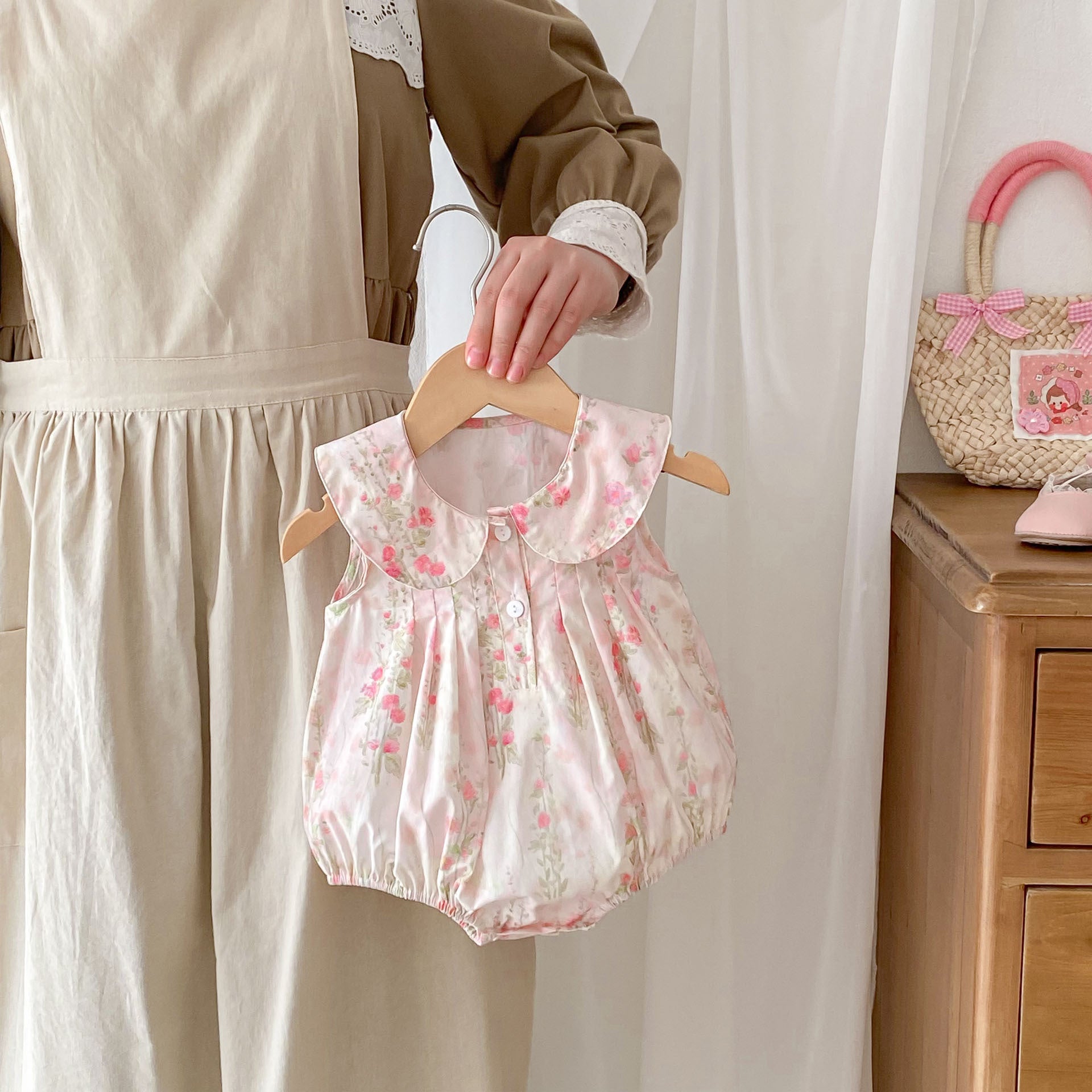 High Quality Summer Baby Kids Girls Floral Pattern Sleeveless dress in pink, made from soft cotton, featuring a floral design.