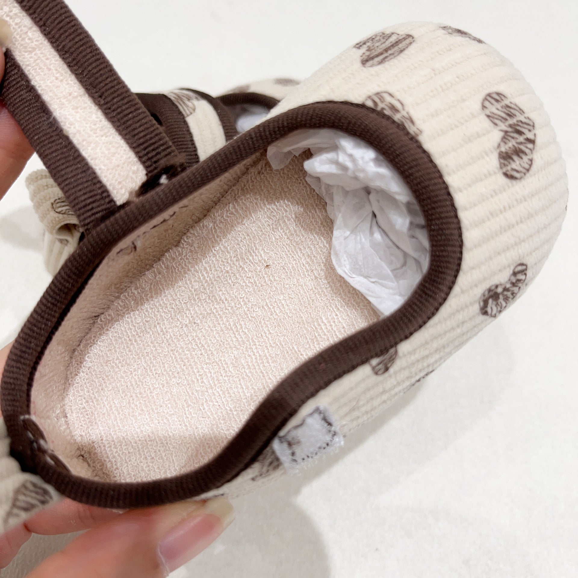 Ins Baby Girl Anti-Slip Shoes in beige and coffee colors with heart pattern, made from soft cotton cloth, perfect for autumn.