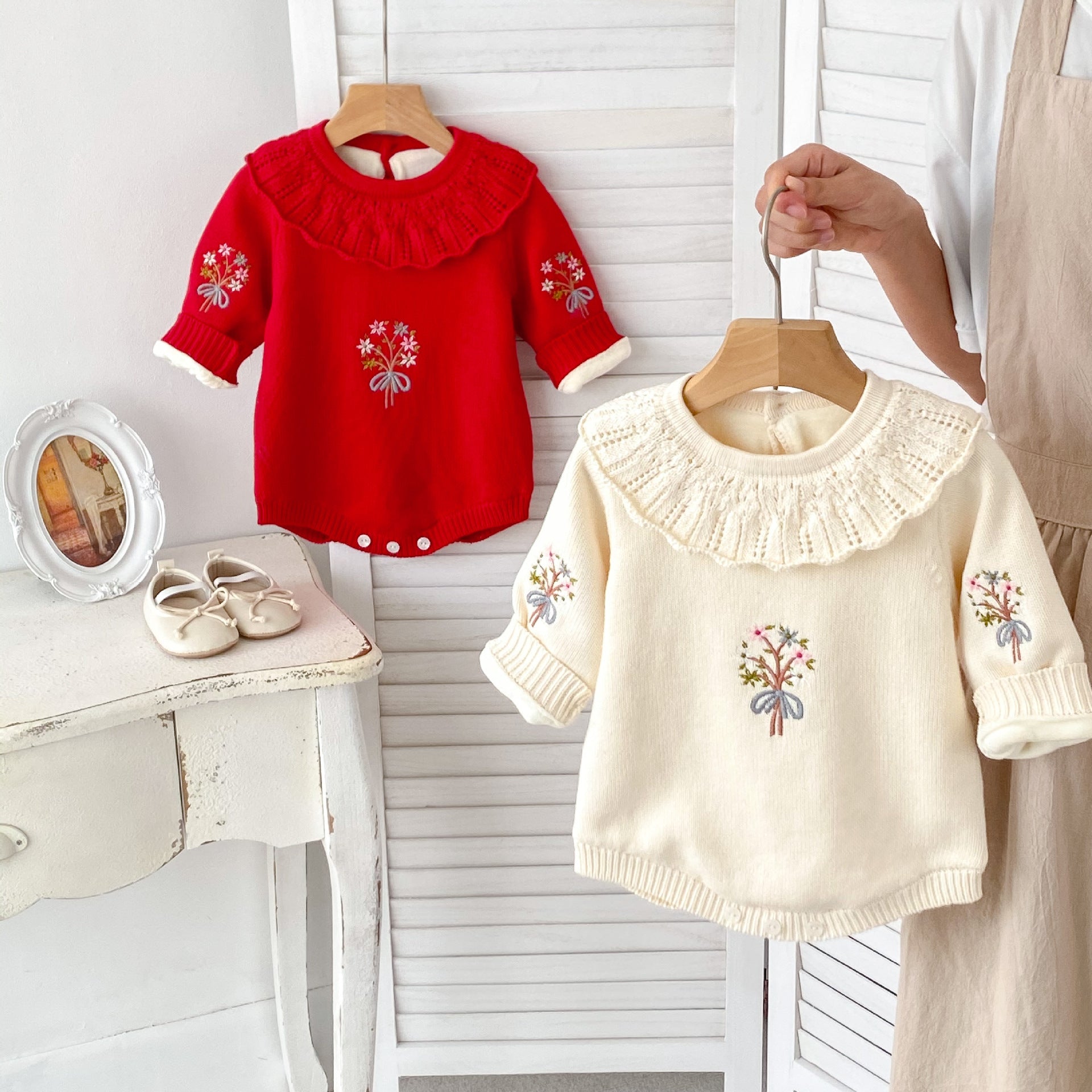 Long Sleeve 100% Cotton Velvet-In Knitwear Romper for baby girl in red and beige colors, featuring embroidered design.