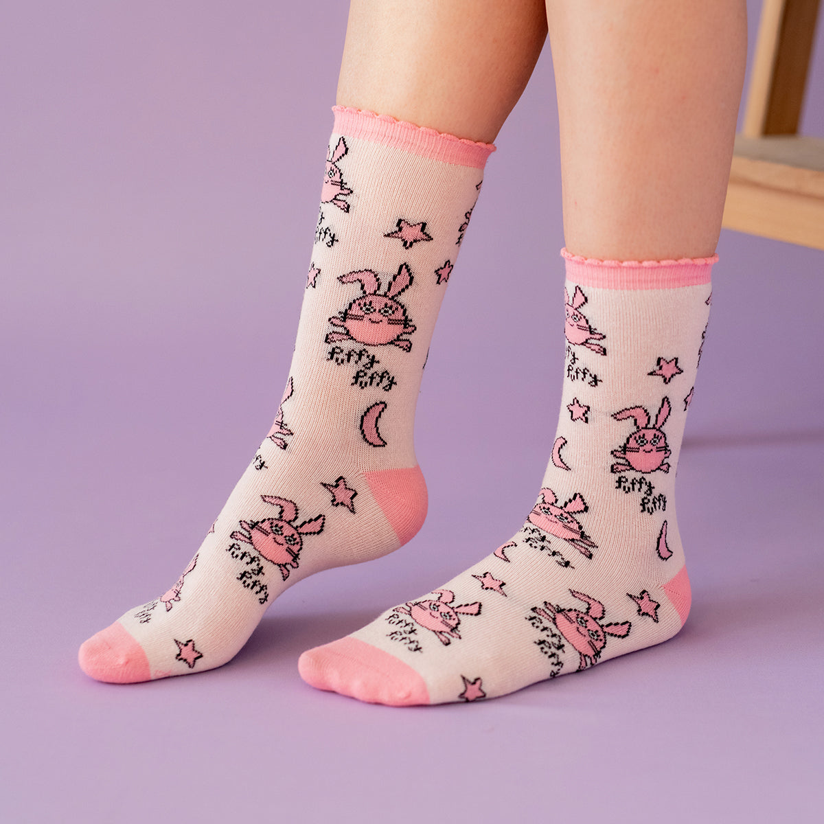 Milk&Moo Buzzy Bee und Chancin Socken für Mütter, 4 Paar in bunten Designs, rutschfest und aus natürlicher Baumwolle.