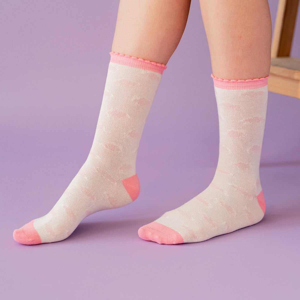 Milk&Moo Buzzy Bee und Chancin Socken für Mütter, 4 Paar in bunten Designs, rutschfest und aus natürlicher Baumwolle.