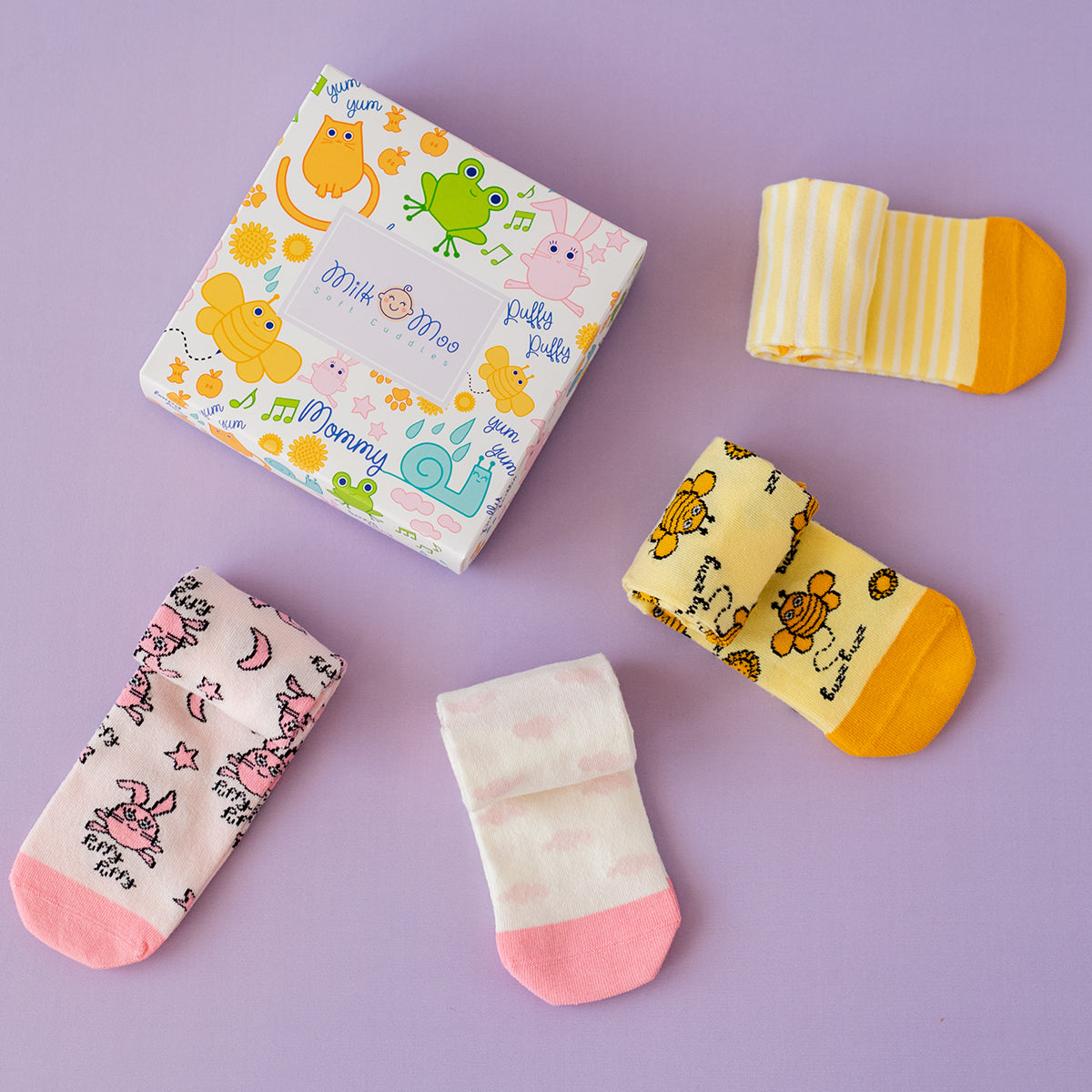 Milk&Moo Buzzy Bee und Chancin Socken für Mütter, 4 Paar in bunten Designs, rutschfest und aus natürlicher Baumwolle.