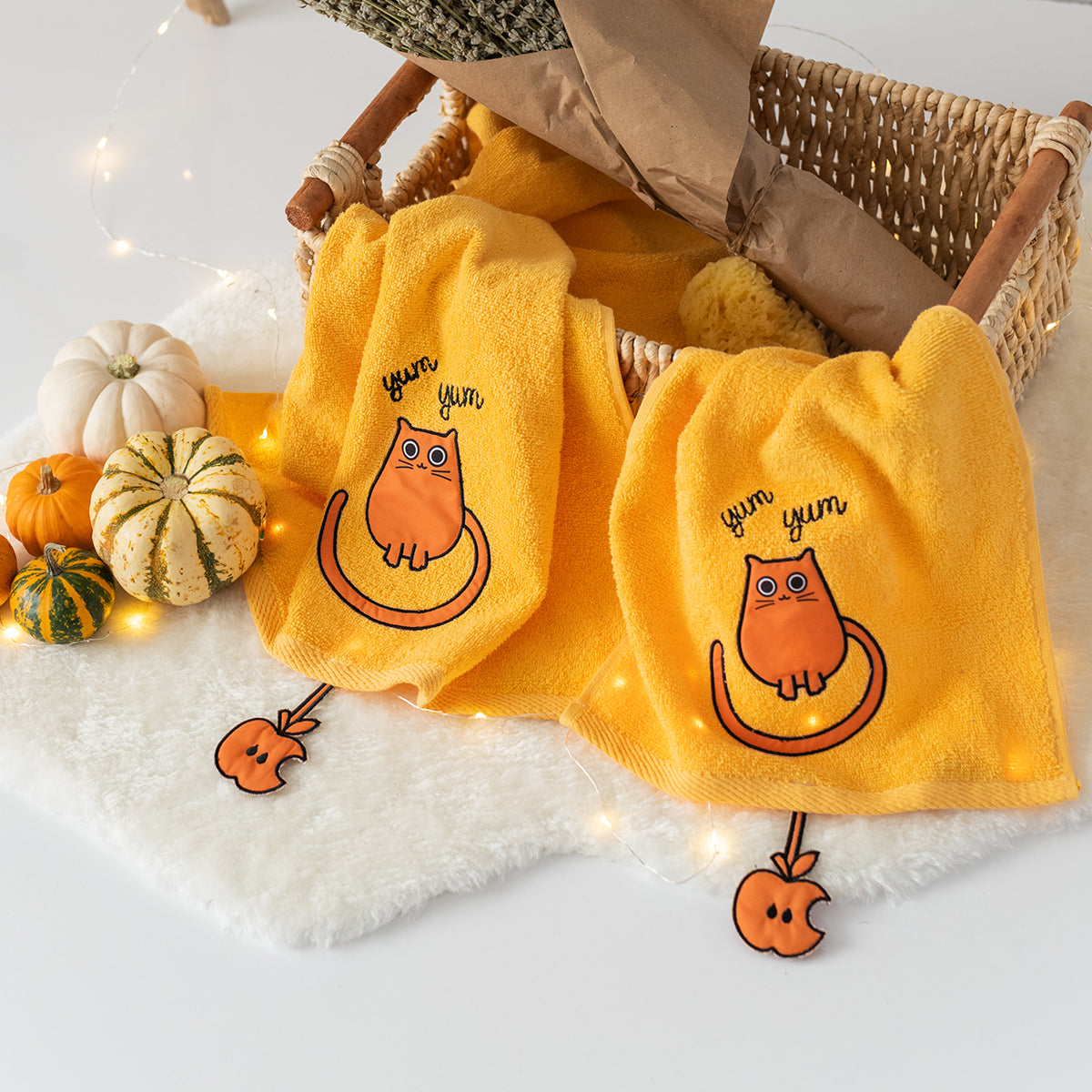 Milk&Moo Tombish Cat Kinder Handtuch Set aus türkischer Baumwolle mit niedlicher Stickerei und leuchtend orange Farbe.