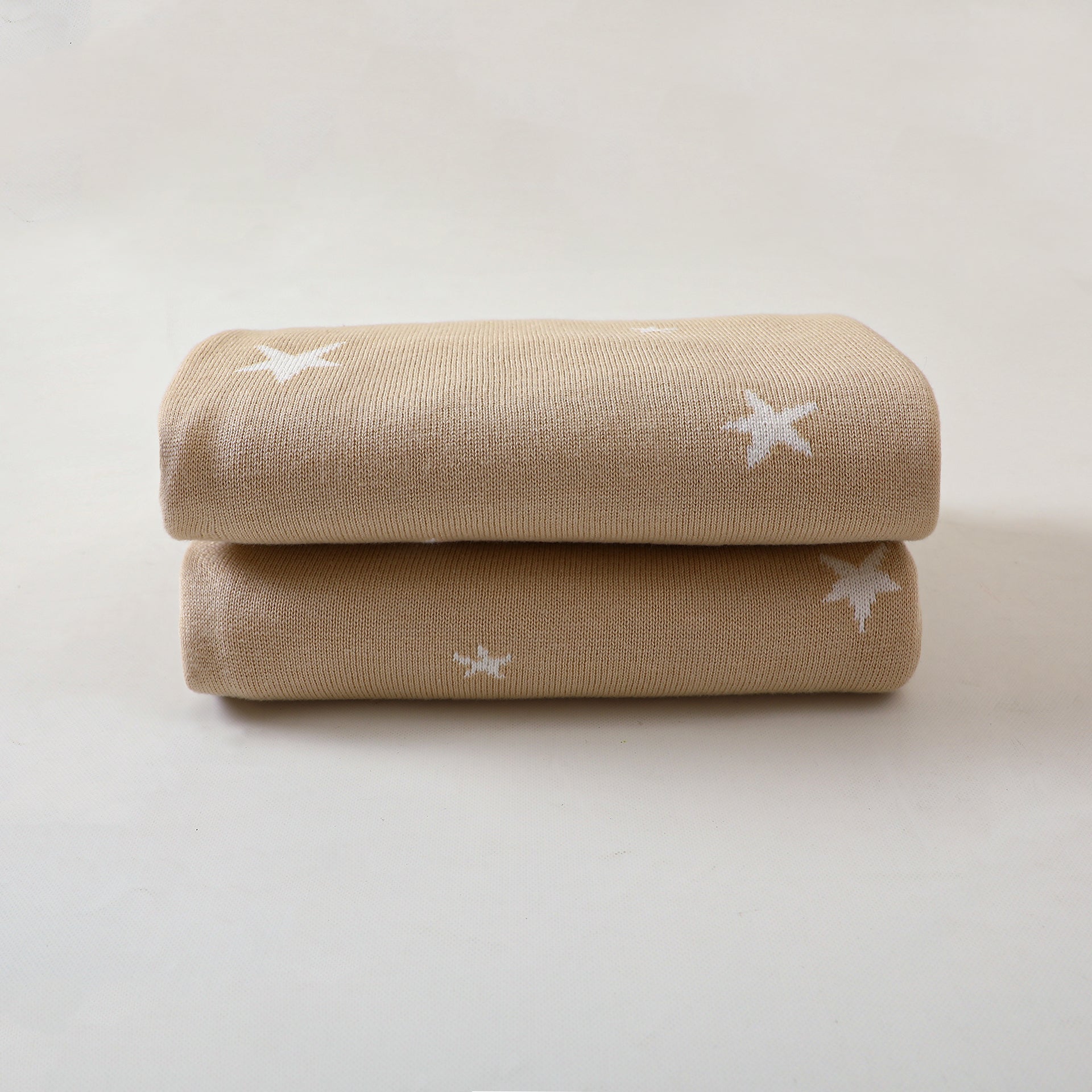 Newborn Baby Soft Blanket and Breathable Jumpsuit Gift Set in grey and khaki, featuring plush blanket and lightweight jumpsuit with animal pattern.