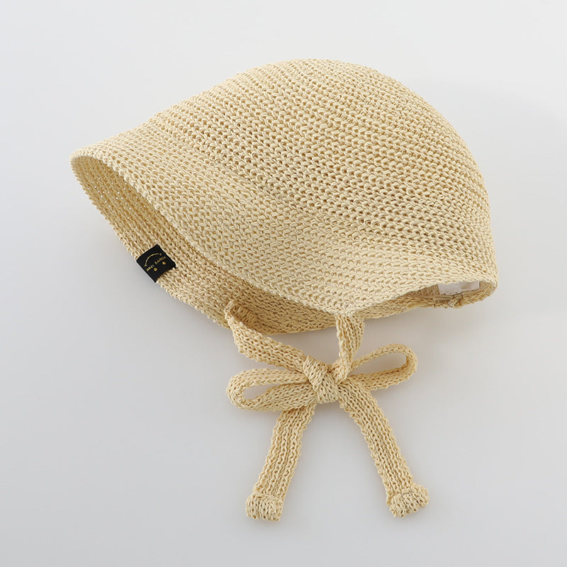 A stylish summer straw hat for girls in khaki and beige, perfect for sun protection and fashionable outings.