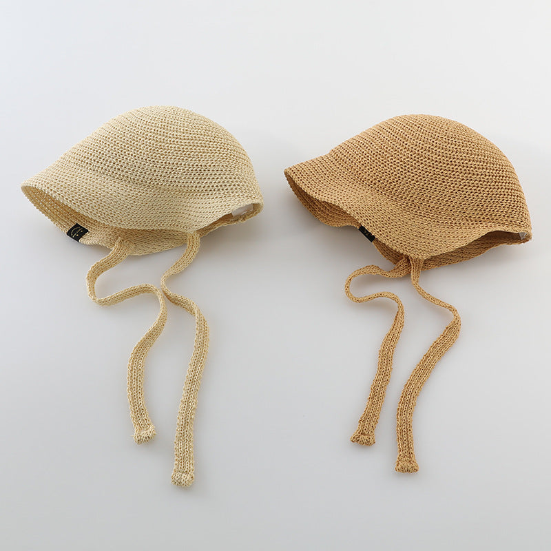 A stylish summer straw hat for girls in khaki and beige, perfect for sun protection and fashionable outings.