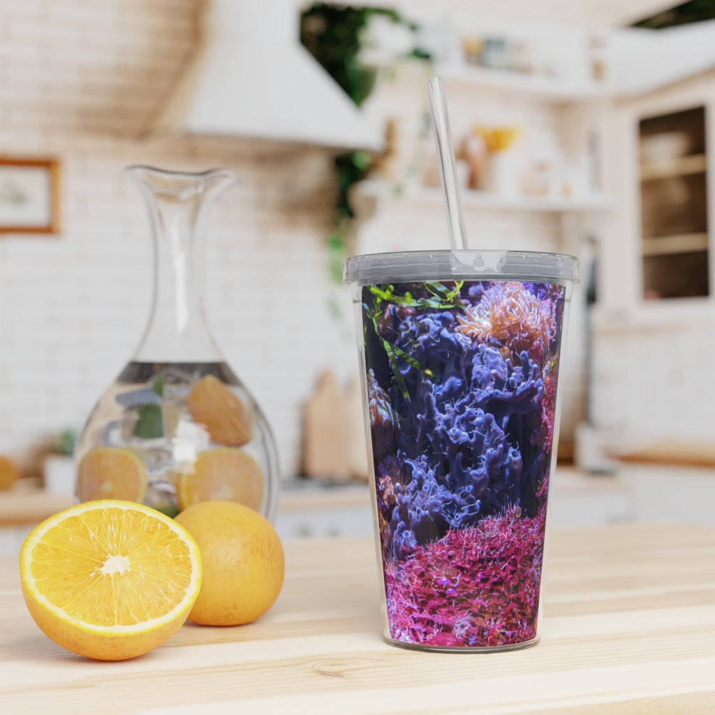 Aquarium Plastic Tumbler with Straw, featuring a customizable design and double wall insulation, perfect for parties and gatherings.