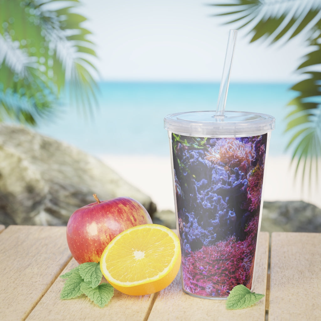 Aquarium Plastic Tumbler with Straw, featuring a customizable design and double wall insulation, perfect for parties and gatherings.