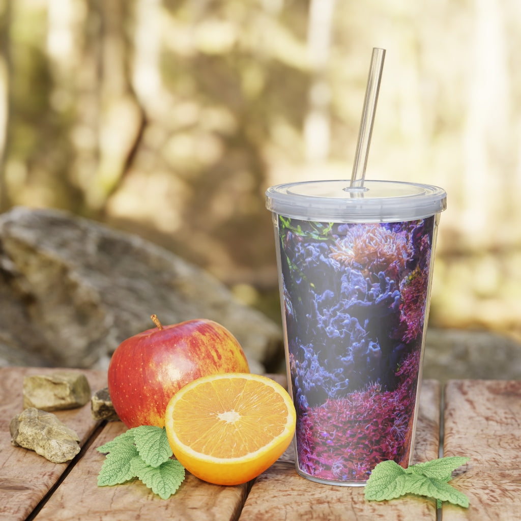 Aquarium Plastic Tumbler with Straw, featuring a customizable design and double wall insulation, perfect for parties and gatherings.