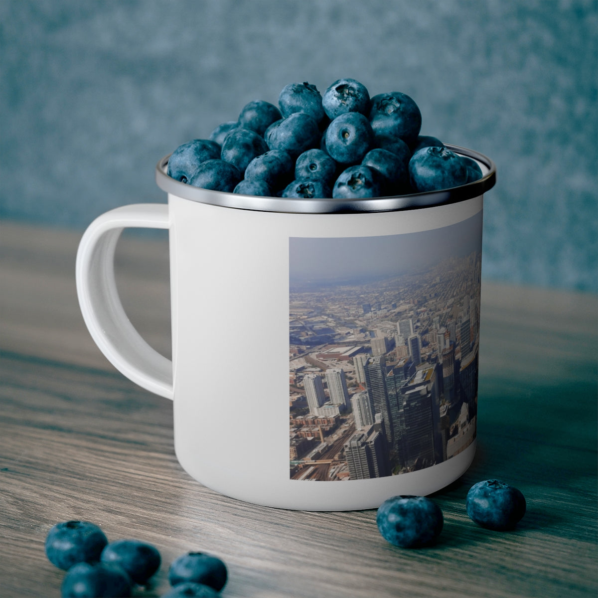 Chicago Skyline Enamel Camping Mug showcasing a vibrant skyline design, perfect for outdoor use.