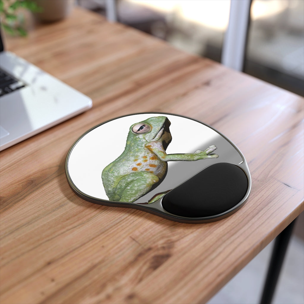 Frog Mouse Pad with Memory Foam wrist rest, featuring a unique frog design and a durable foot-shaped base.