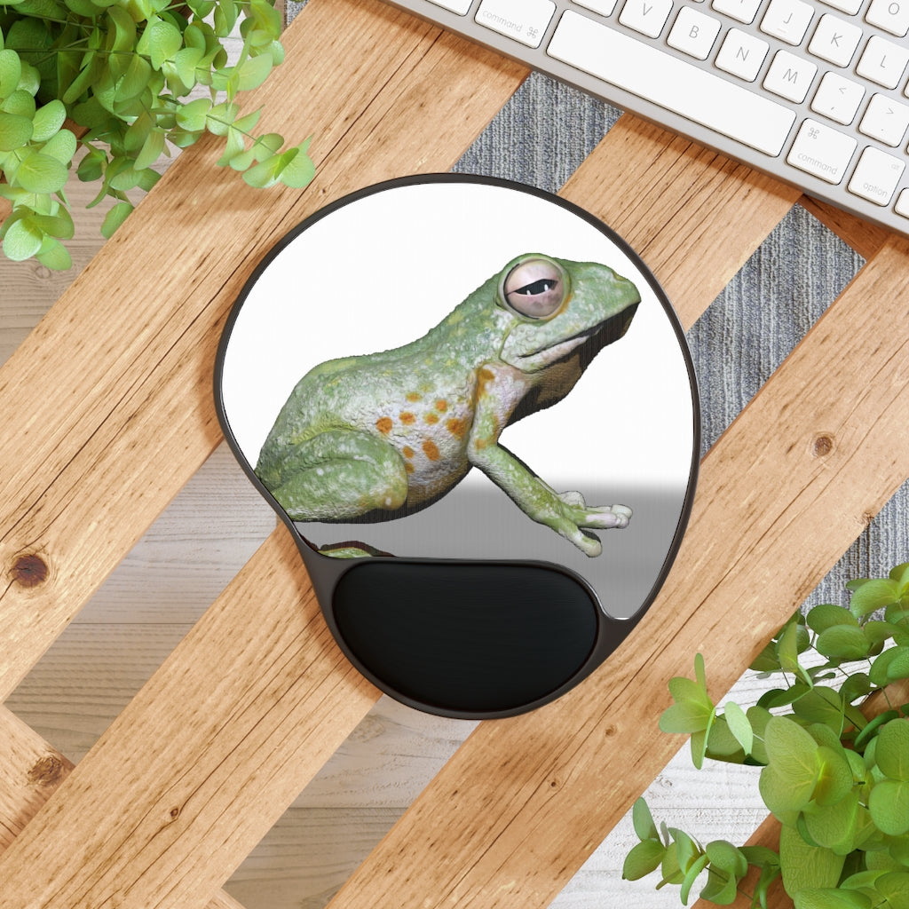 Frog Mouse Pad with Memory Foam wrist rest, featuring a unique frog design and a durable foot-shaped base.