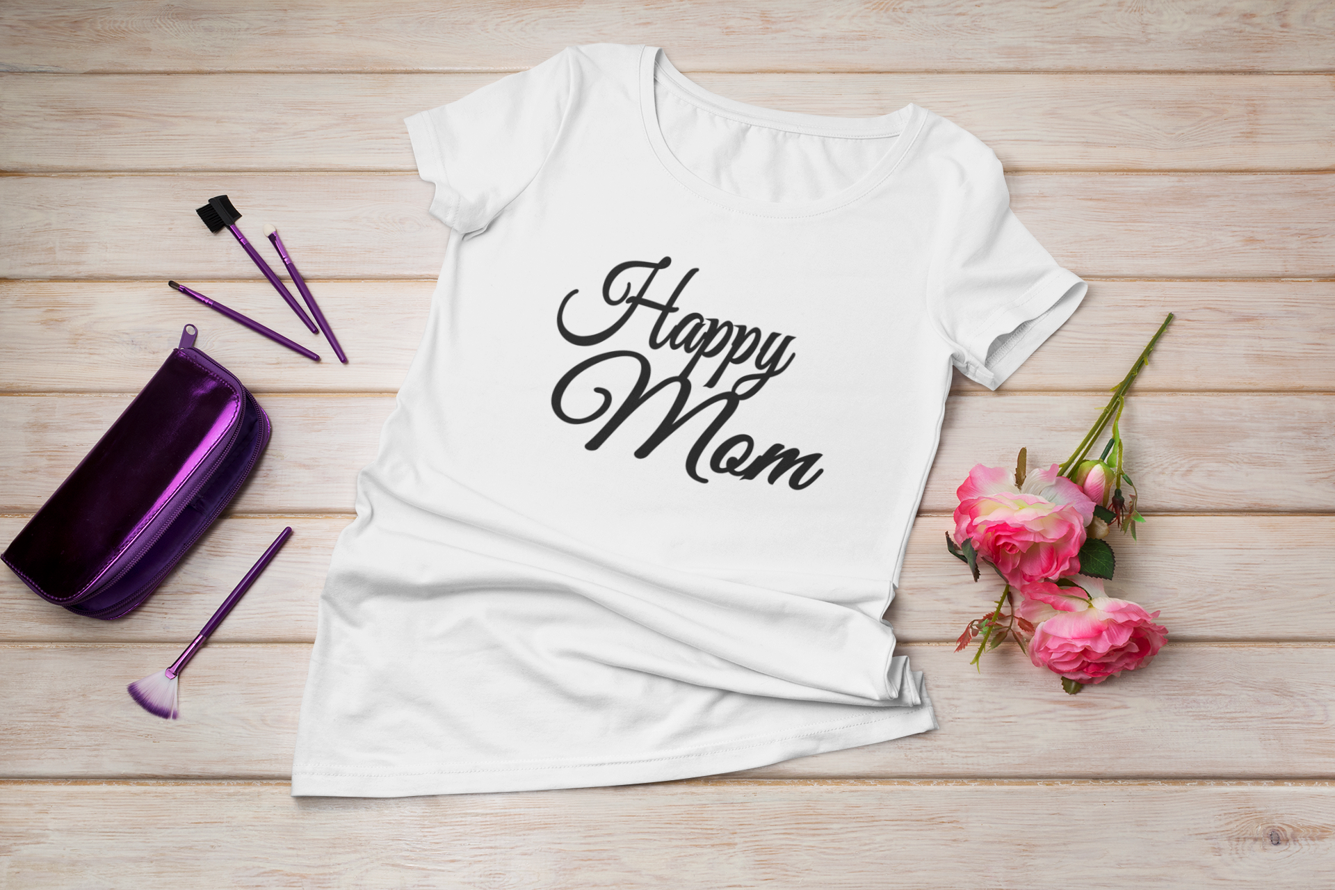 Happy Mom Lettering T-shirt featuring stylish text on a comfortable fabric, perfect for casual wear.