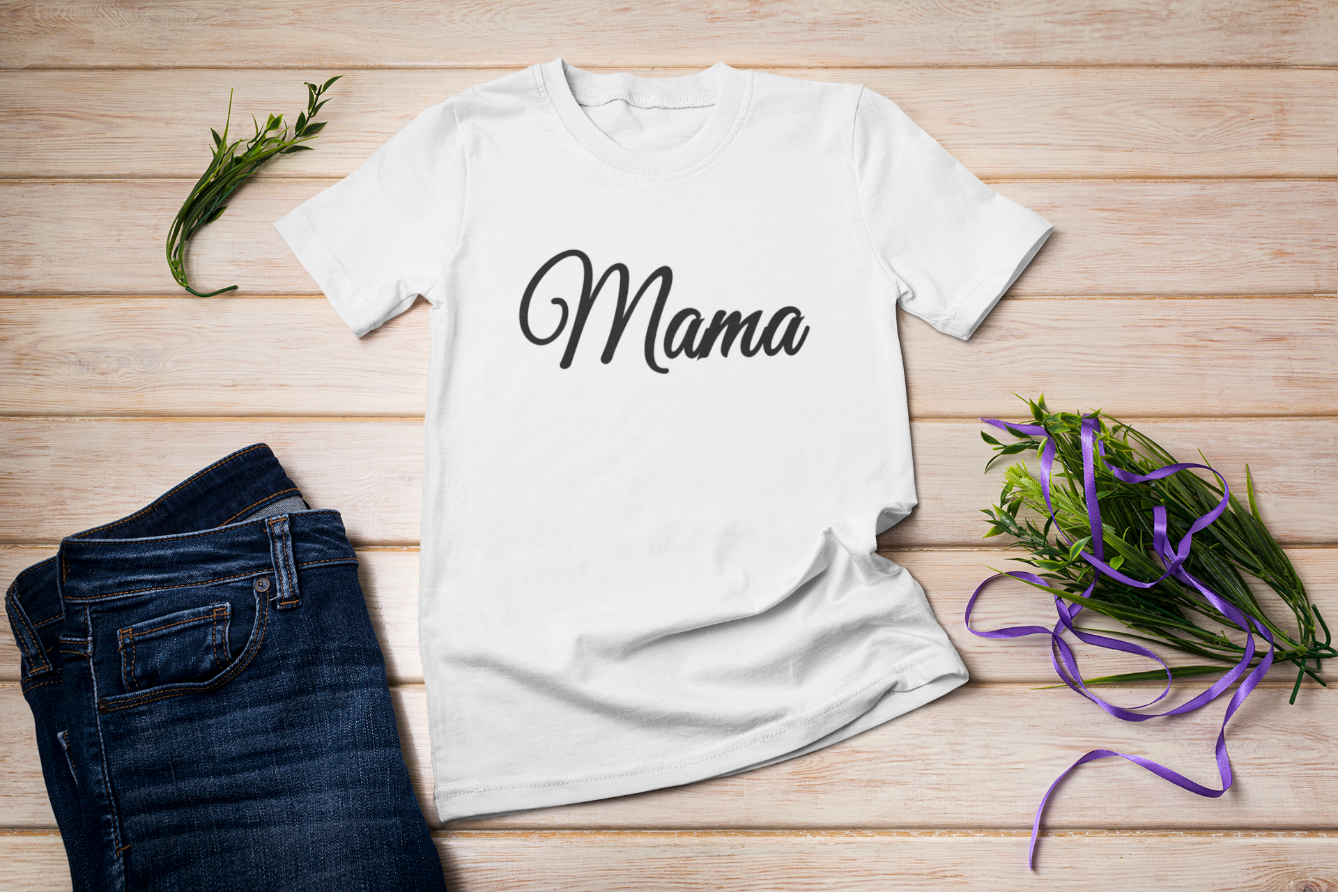 A stylish unisex T-shirt featuring bold 'Mama' lettering, perfect for casual wear.