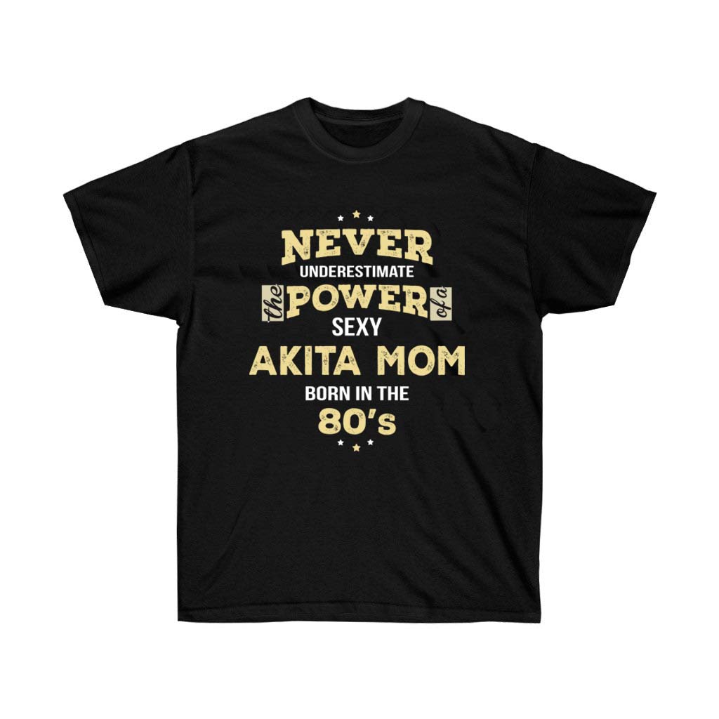 A stylish unisex t-shirt featuring the slogan 'Never Underestimate Akita Mom Made In The 80s', made from soft cotton with a vinyl print.