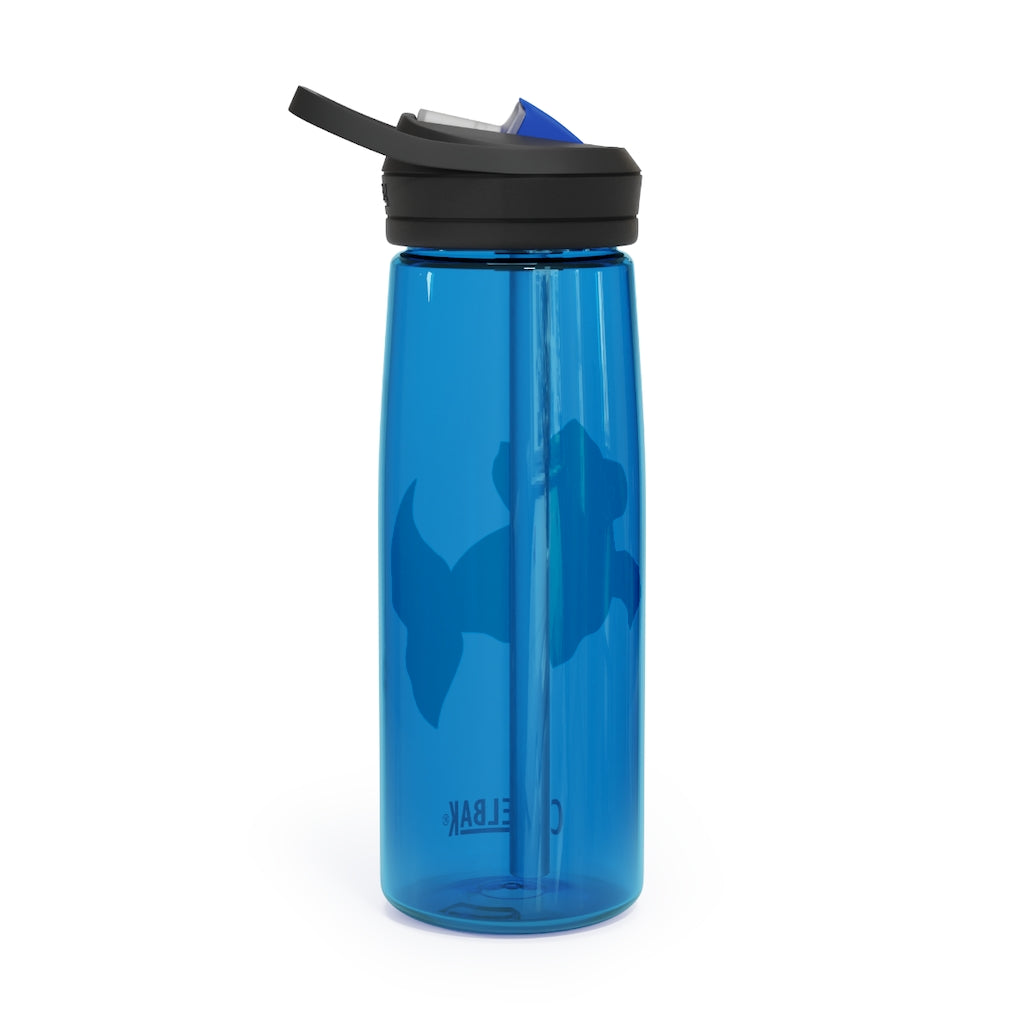 Plumo CamelBak Eddy® Water Bottle in vibrant colors, showcasing its ergonomic design and spill-proof biting valve.