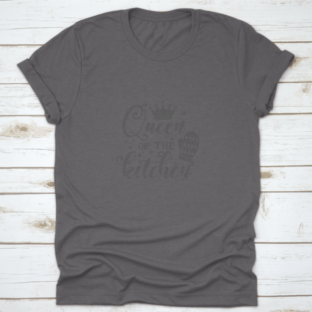 A stylish cotton t-shirt featuring the slogan 'Queen Of The Kitchen' in a fun vector design, perfect for cooking enthusiasts.