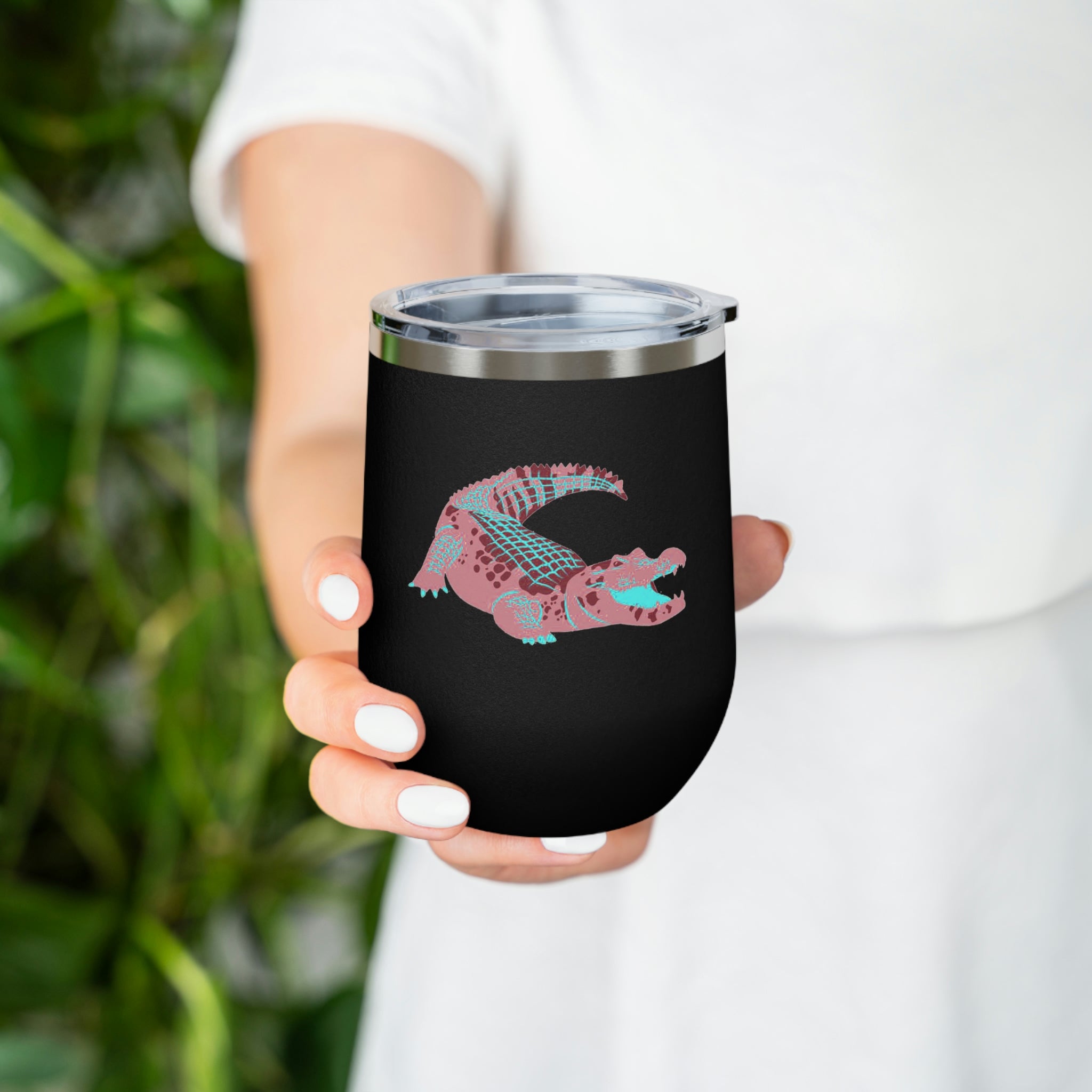 Red Alligator Wine Tumbler with clear lid, showcasing its stylish design and double insulation features.