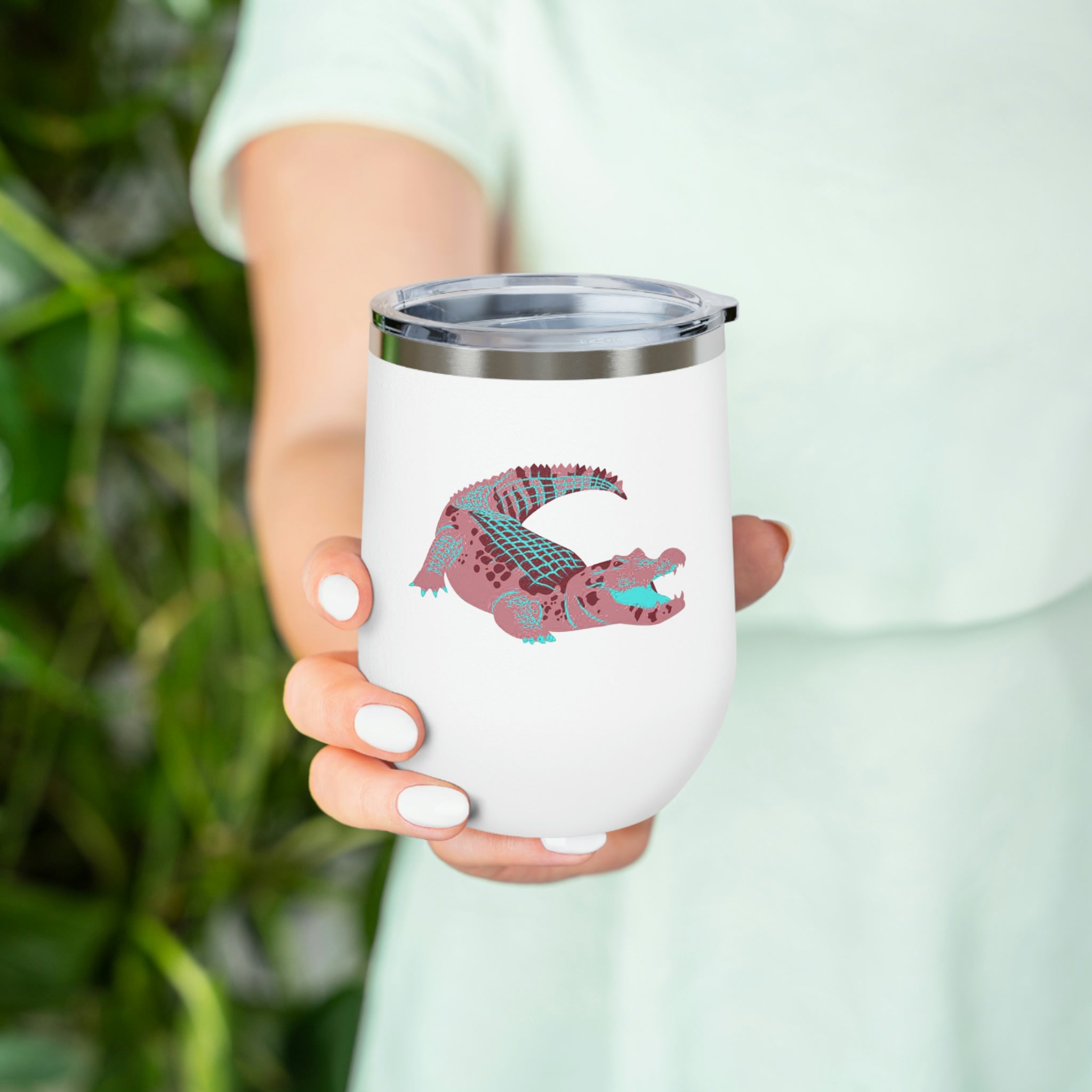 Red Alligator Wine Tumbler with clear lid, showcasing its stylish design and double insulation features.