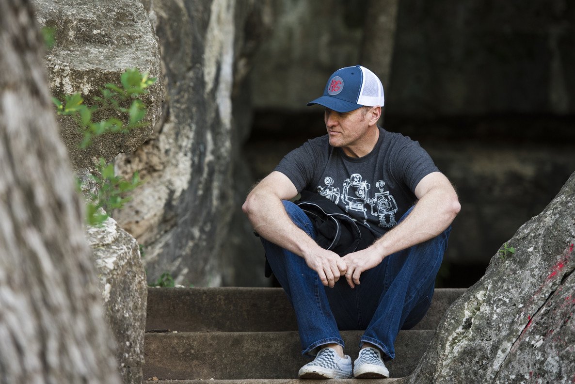 Robot Horizon Heather Black T-Shirt featuring retro robot design in white ink on a soft black fabric.