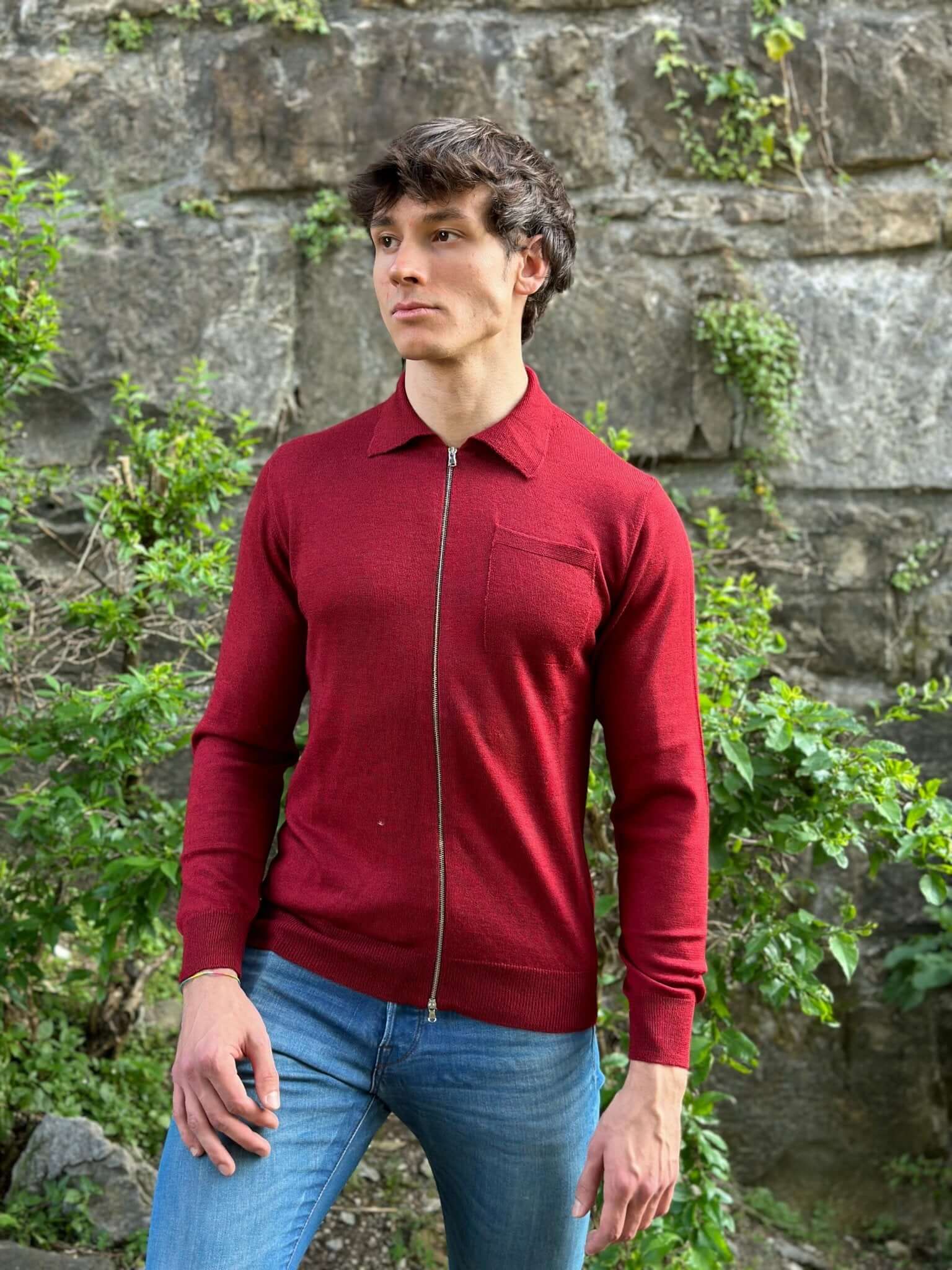 Giacca Uomo Misto Cashmere, Seta e Lana Merino Extrafine con chiusura zip, elegante e confortevole, disponibile in vari colori.