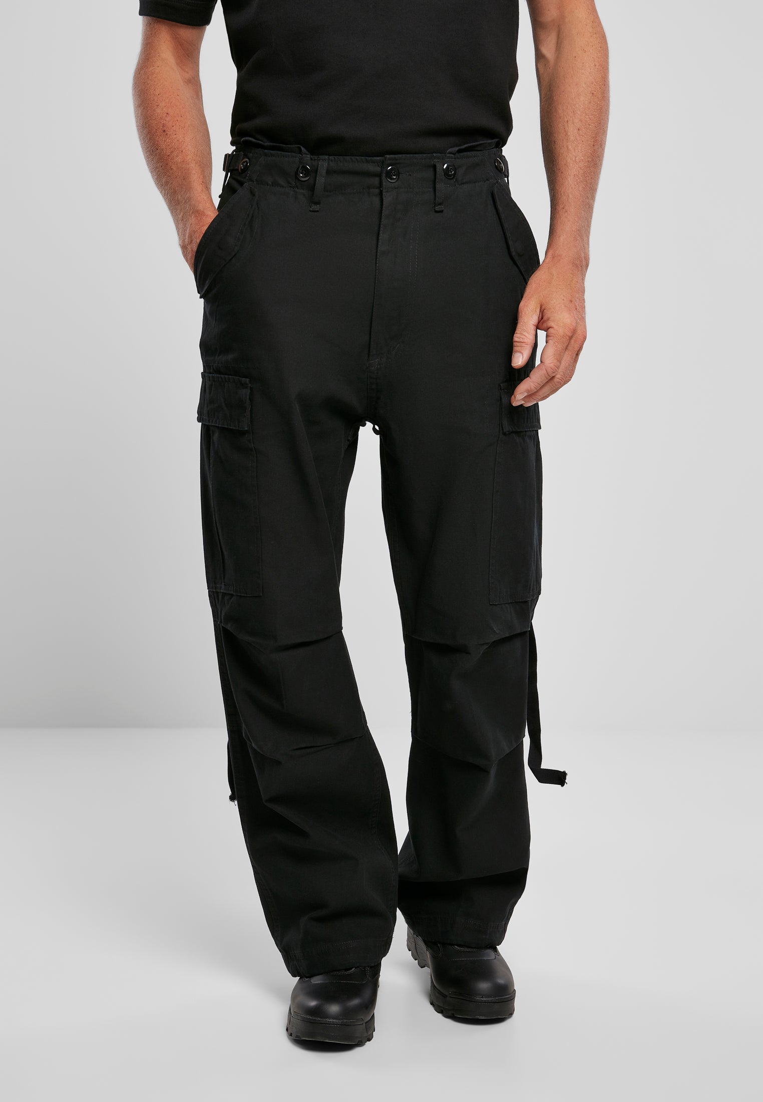 M65 Vintage Cargo Pants in a stylish urban setting, showcasing their comfortable fit and adjustable drawstrings.