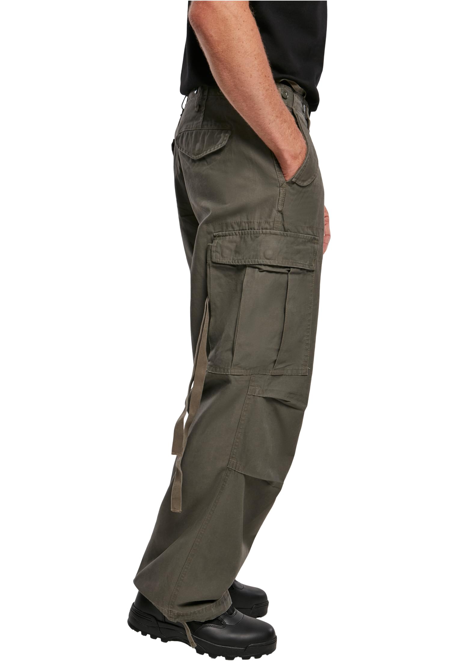 M65 Vintage Cargo Pants in a stylish urban setting, showcasing their comfortable fit and adjustable drawstrings.