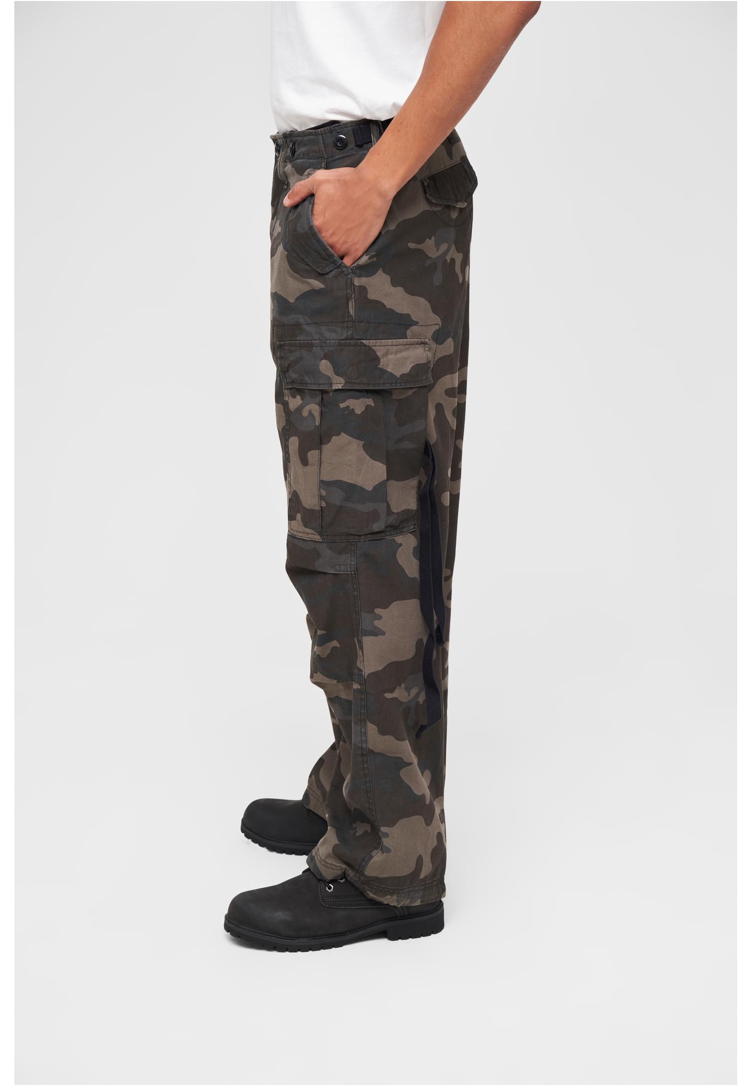 M65 Vintage Cargo Pants in a stylish urban setting, showcasing their comfortable fit and adjustable drawstrings.