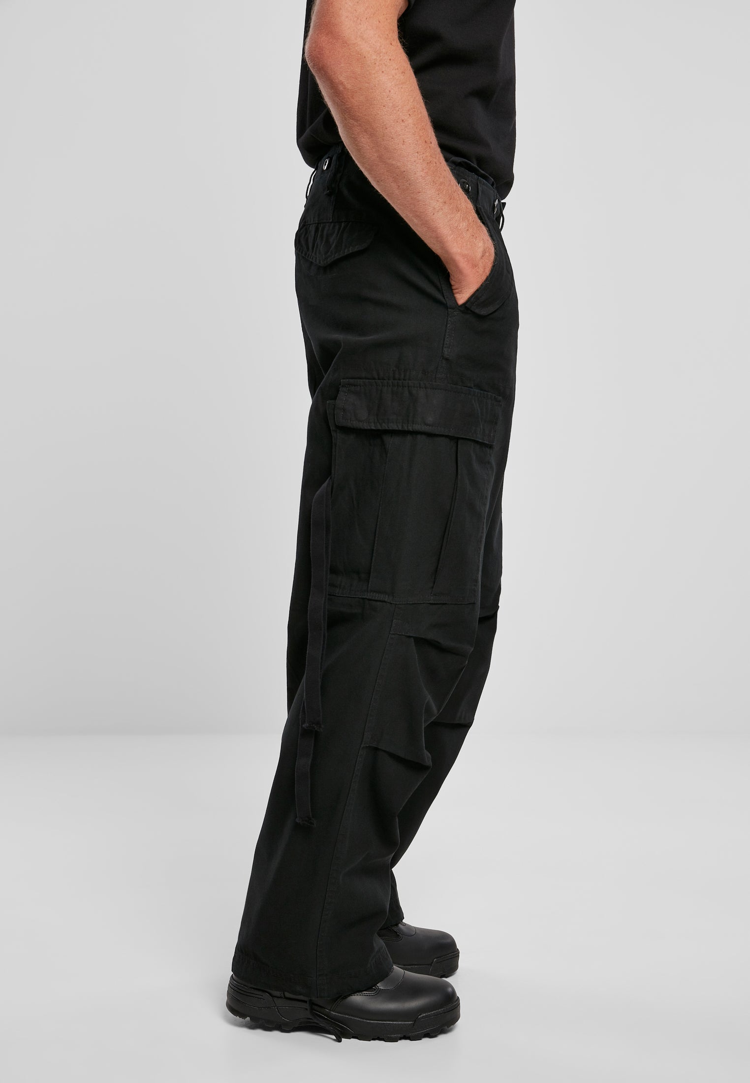 M65 Vintage Cargo Pants in a stylish urban setting, showcasing their comfortable fit and adjustable drawstrings.
