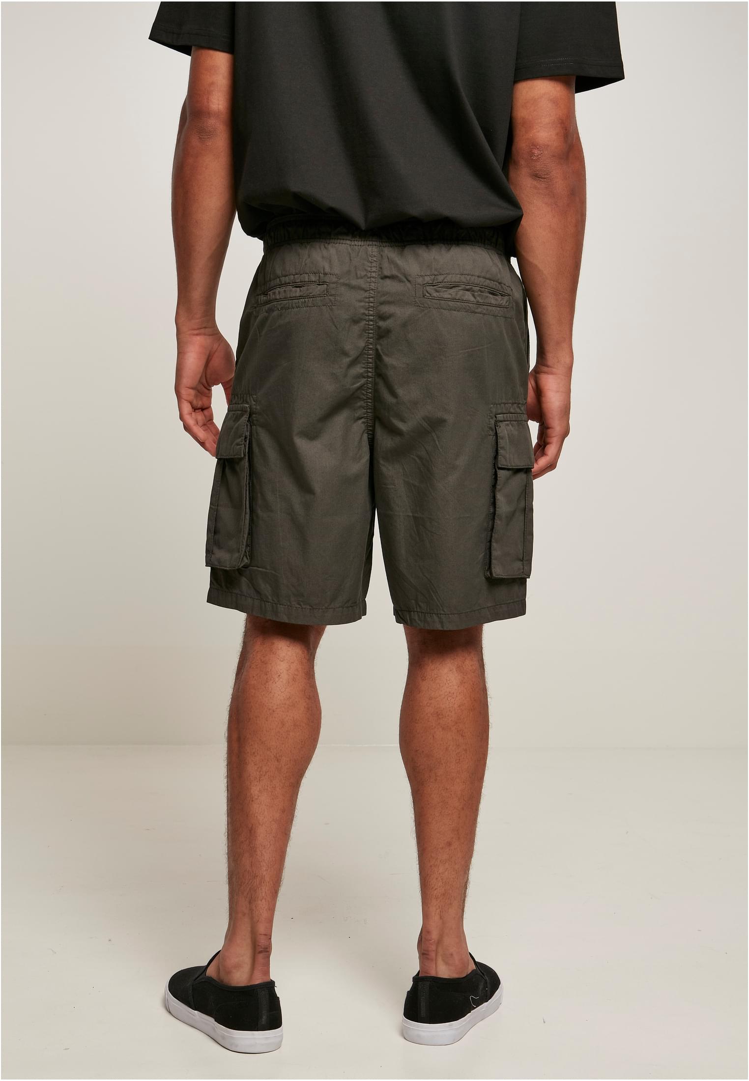Men's short cargo shorts in cotton twill with six pockets, elastic waistband, and sporty design.
