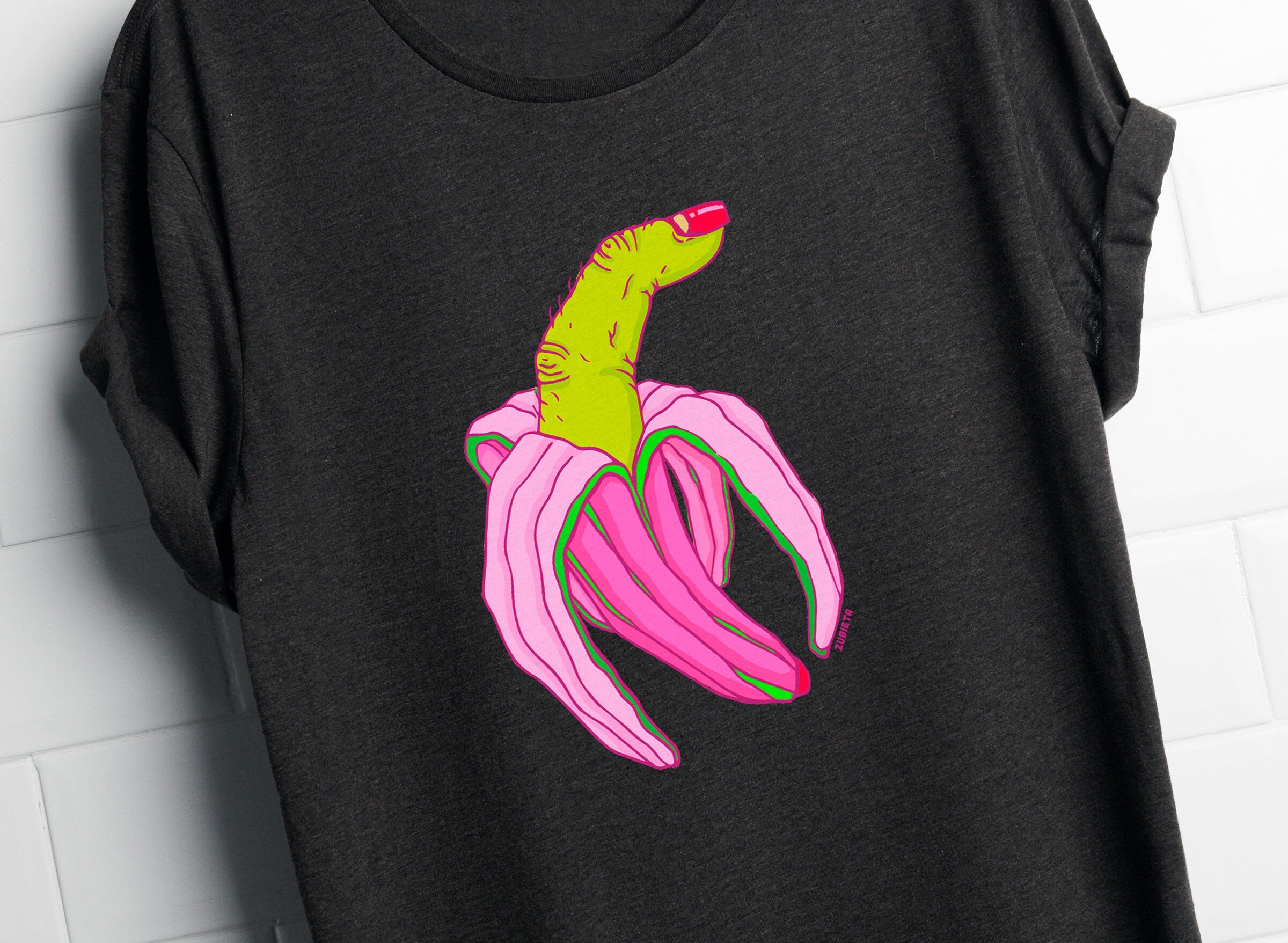 Finger Banana T-shirt featuring the Bananarama 7000 design, made from 100% organic cotton, displayed on a model.