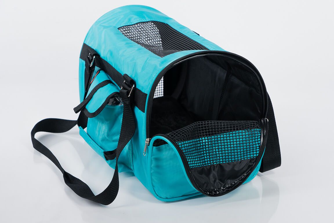566 Jet Carrier - Lightweight and comfortable pet carrier with mesh windows for ventilation and a detachable harness hook.