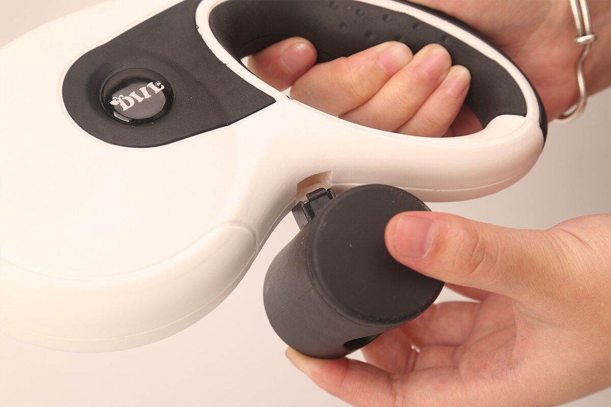 5M Retractable Dog Leash with built-in poop bag dispenser, suitable for all dog sizes, available in four colors.