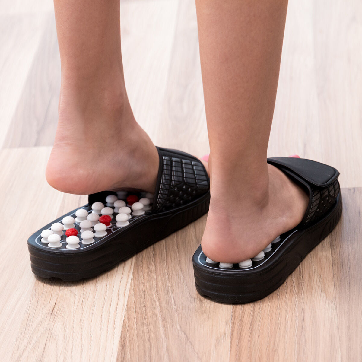 Acupuncture Massage Slippers Slicu InnovaGoods in black, white, and red colors, showcasing ergonomic design and adjustable Velcro fastening.
