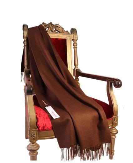 Luxurious dark brown plaid made from 100% alpaca wool, showcasing its soft texture and elegant design, perfect for autumn and winter.