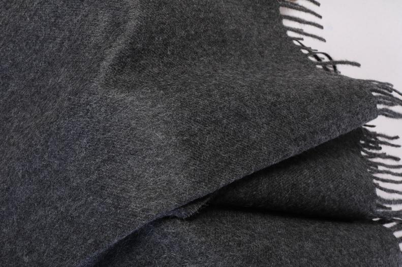 Luxurious dark gray plaid made from 100% alpaca wool, showcasing its soft texture and elegant design, perfect for autumn and winter.