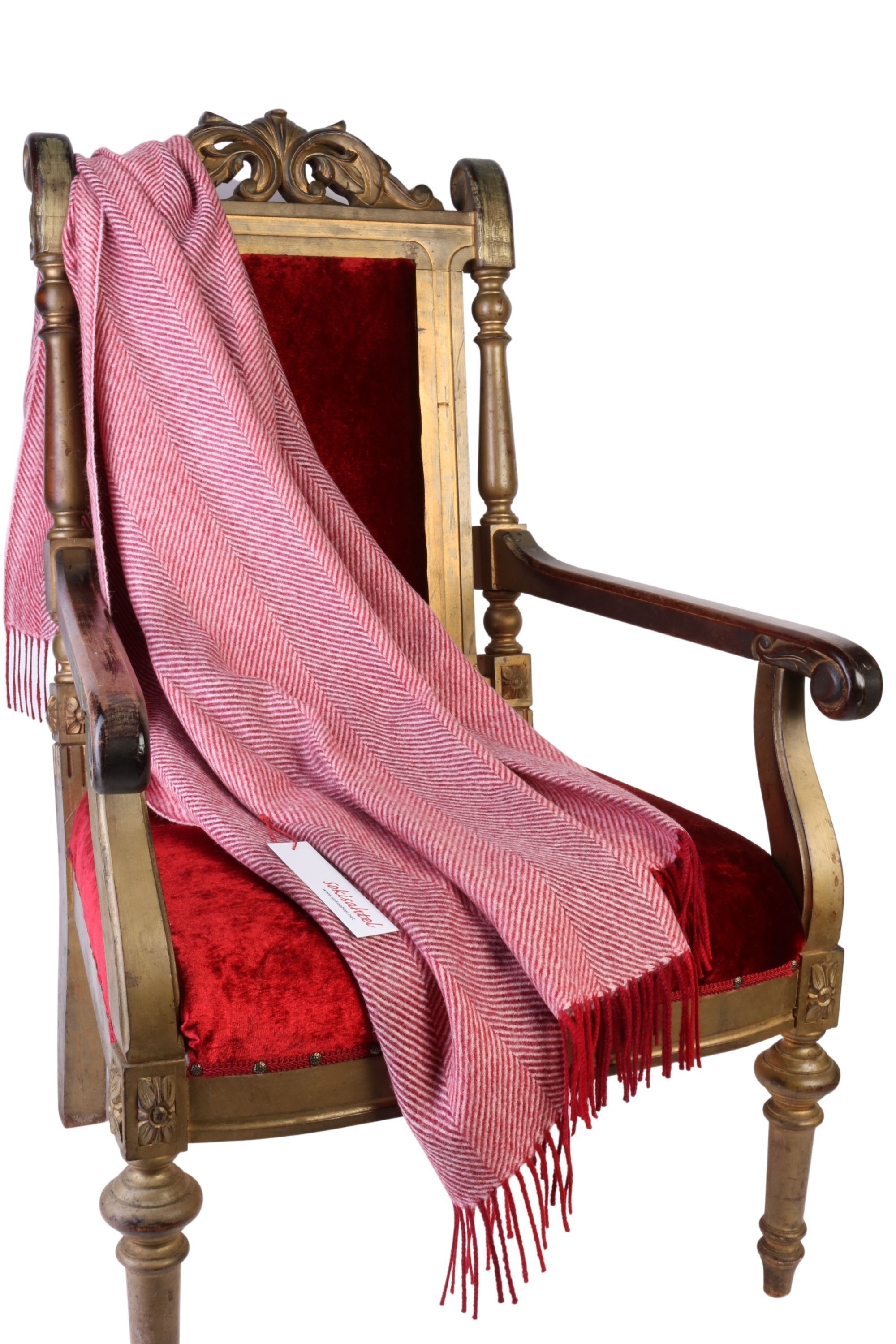 Luxurious red plaid made of 100% alpaca wool featuring a herringbone pattern, perfect for autumn-winter warmth.