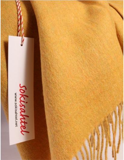 Luxurious yellow plaid made from 100% alpaca wool, showcasing its soft texture and elegant design, perfect for autumn and winter use.