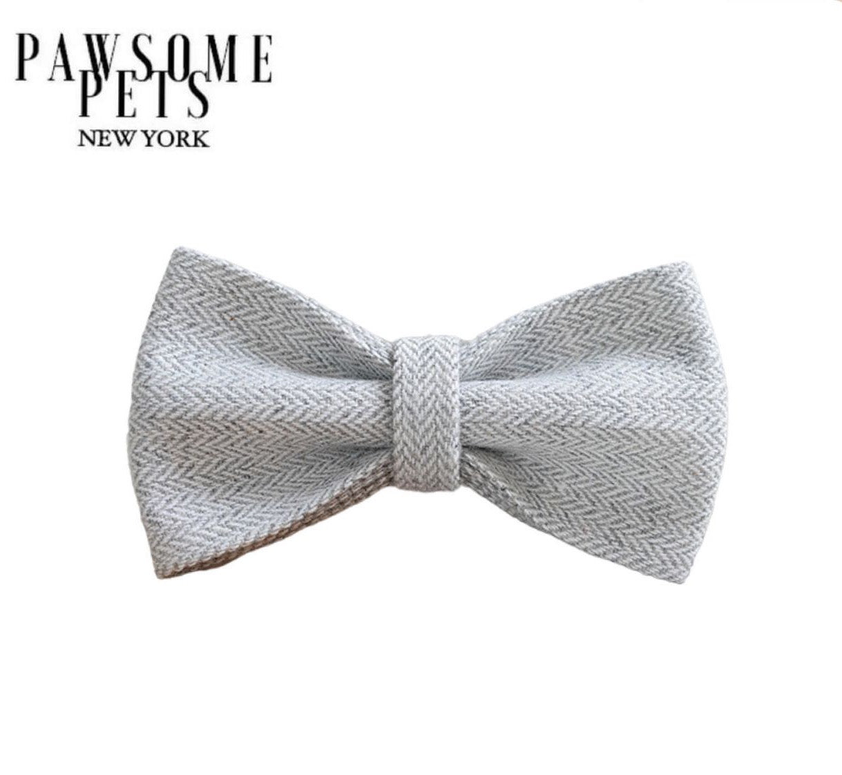 Handmade charcoal bowtie for pets with Velcro straps, made from 100% cotton, stylish and comfortable.