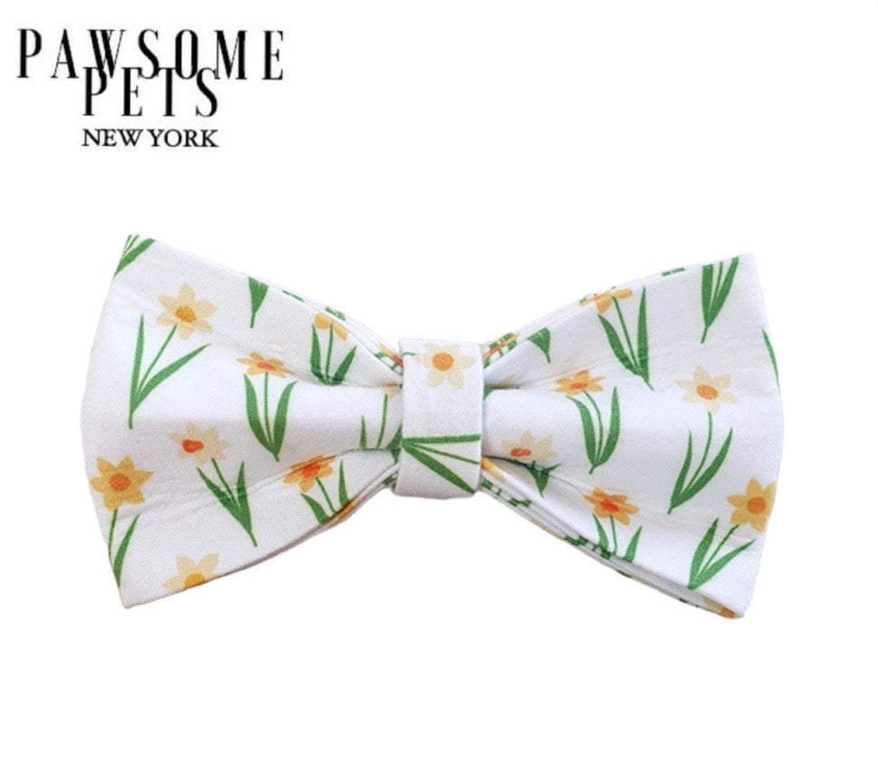 A handmade little yellow flower bowtie for pets, featuring Velcro straps for easy attachment to collars.